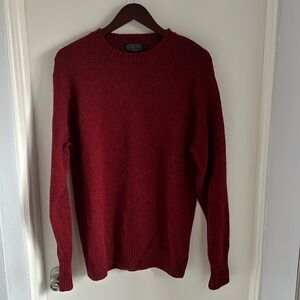 Excellent condition. Men’s red Pendleton washable wool crewneck sweater.
